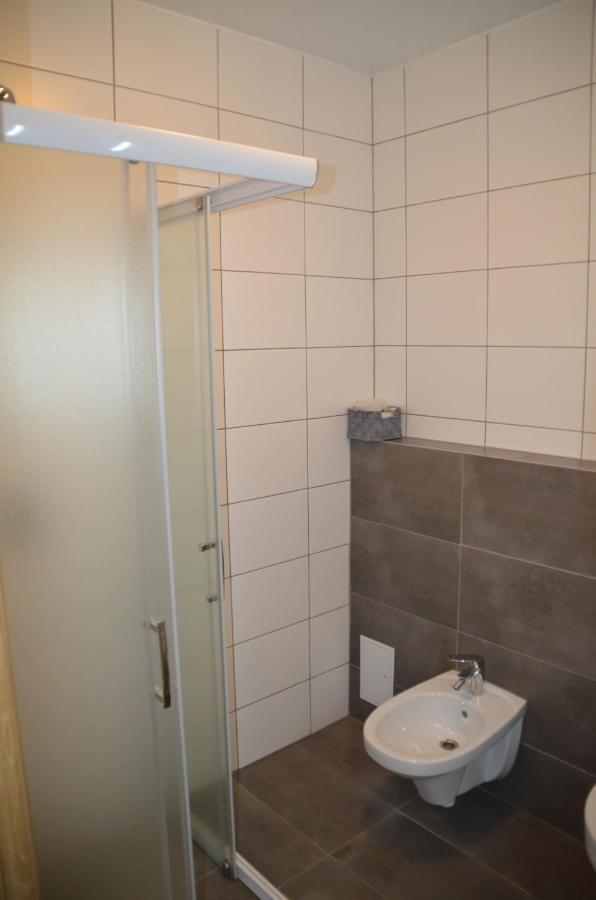 Hotel Tenis Хжастовице Екстериор снимка