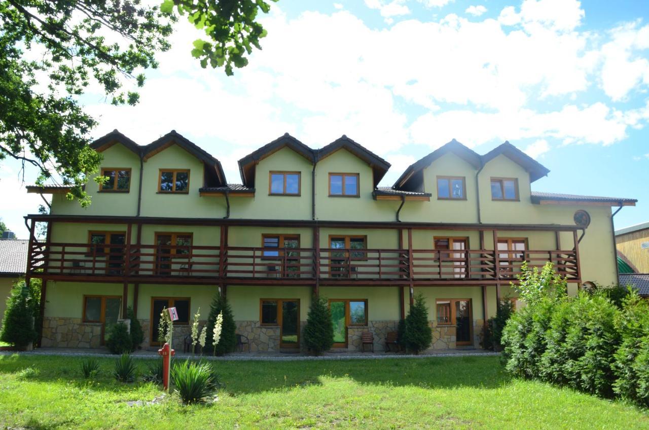 Hotel Tenis Хжастовице Екстериор снимка