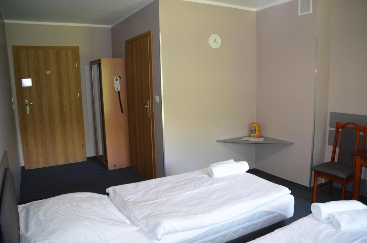 Hotel Tenis Хжастовице Екстериор снимка