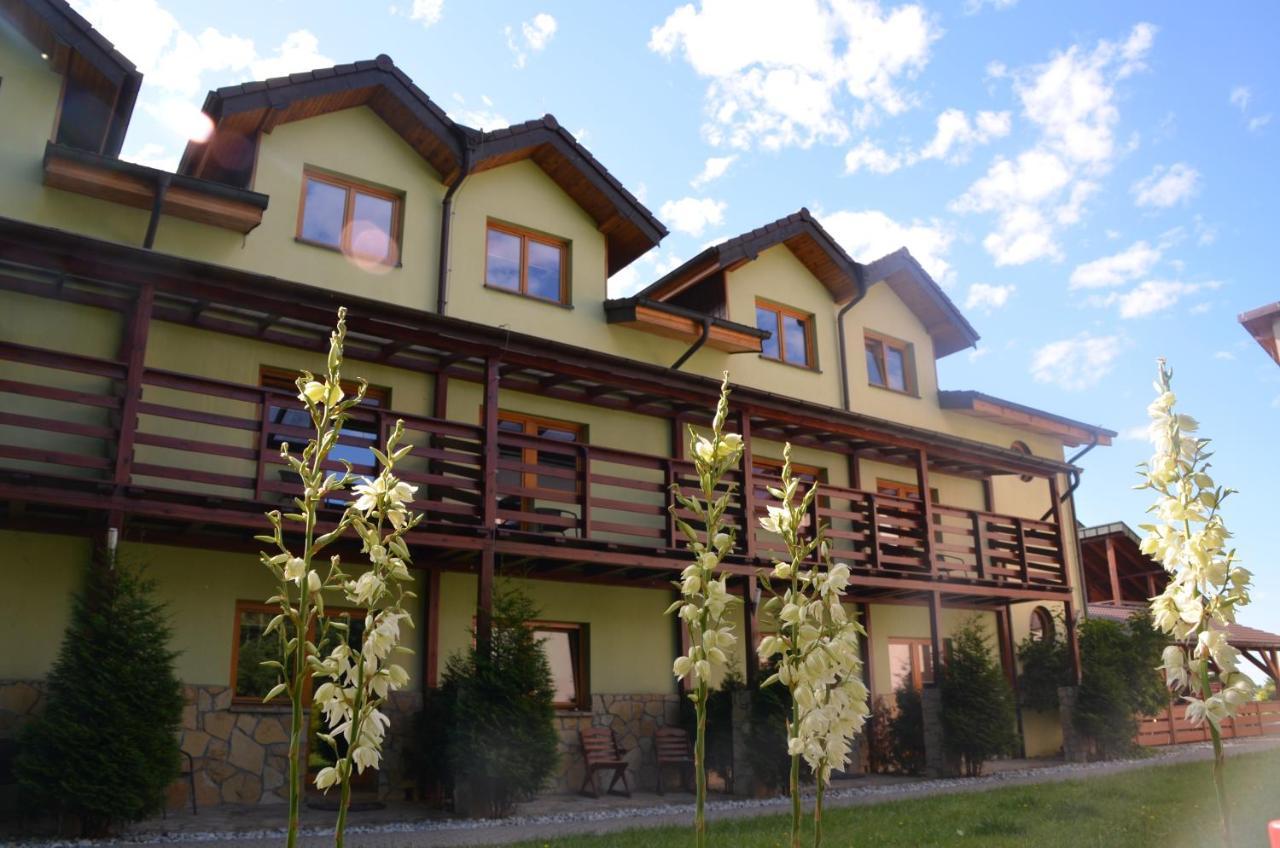 Hotel Tenis Хжастовице Екстериор снимка