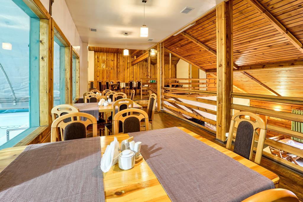 Hotel Tenis Хжастовице Екстериор снимка