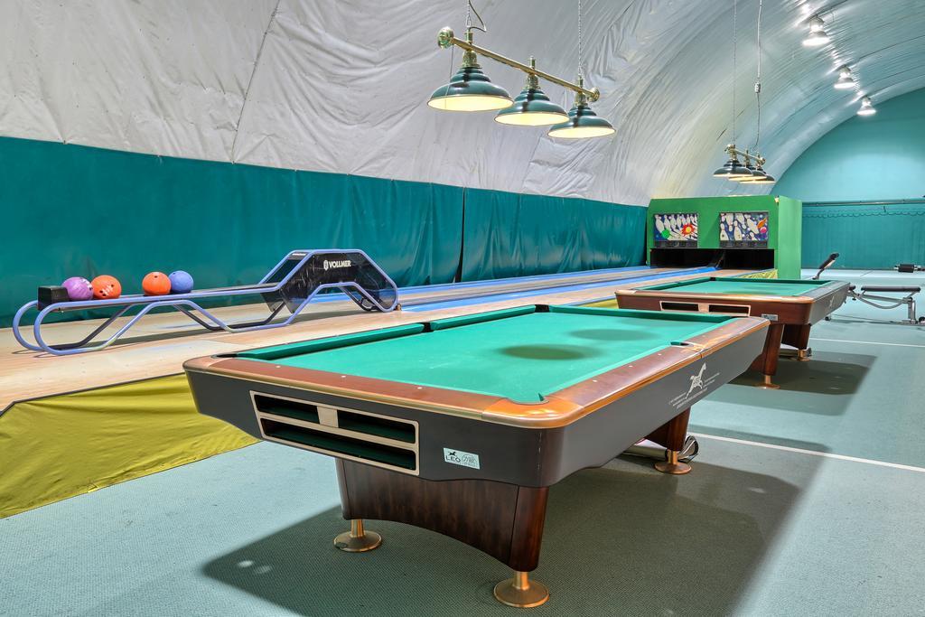 Hotel Tenis Хжастовице Екстериор снимка