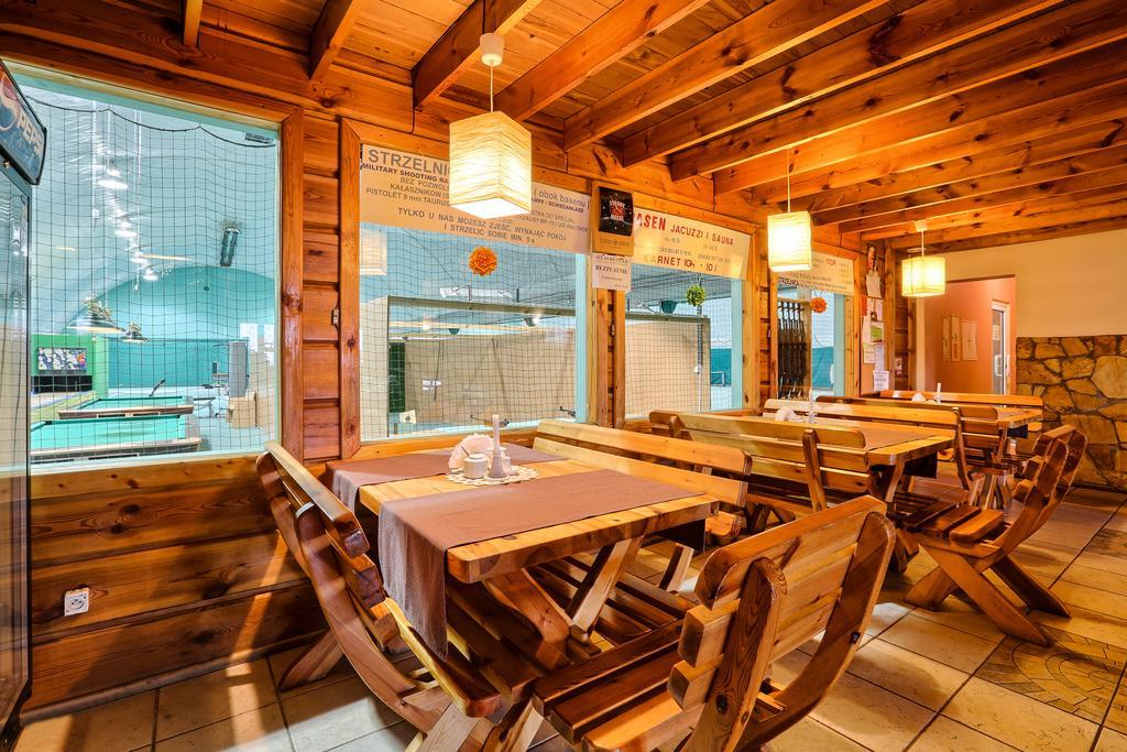 Hotel Tenis Хжастовице Екстериор снимка