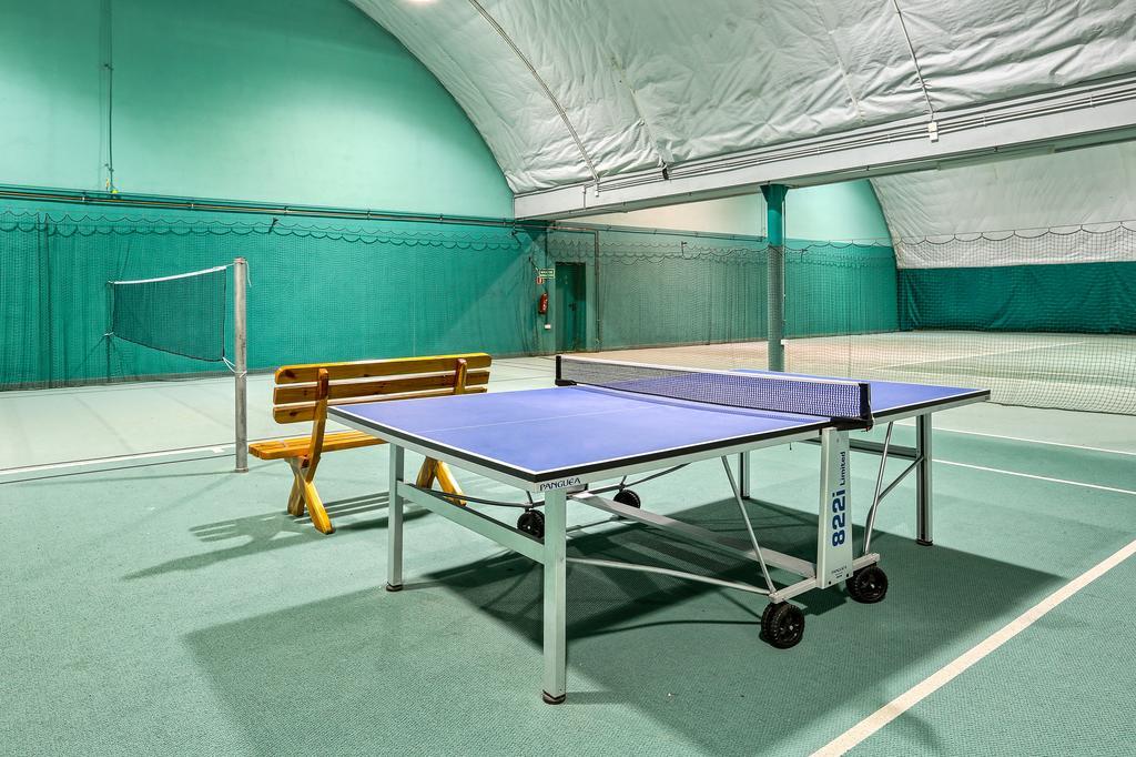 Hotel Tenis Хжастовице Екстериор снимка
