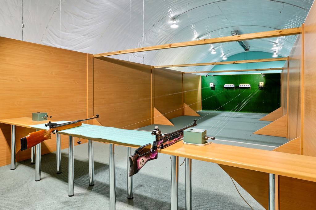 Hotel Tenis Хжастовице Екстериор снимка